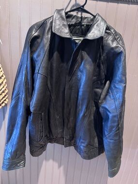 Men's Black Leather Bomber Jacket - Classic Style